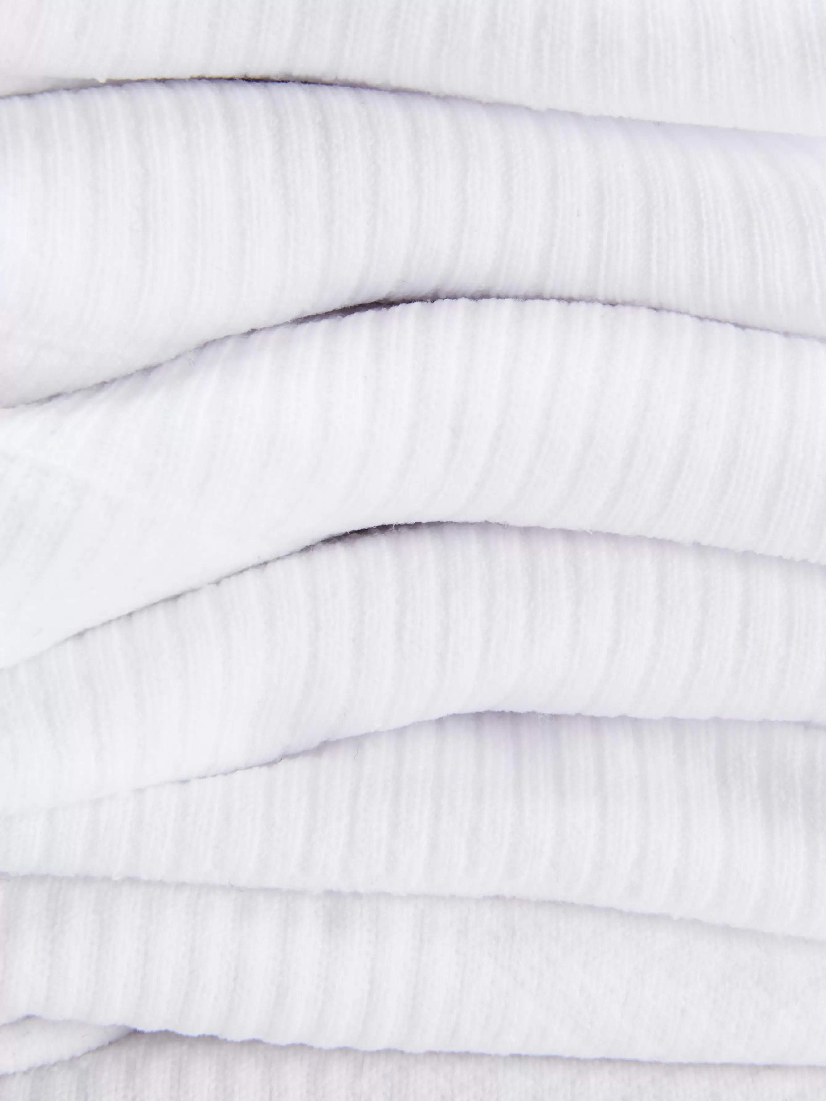 Shop Primark Lot De 5 Paires De Chaussettes De Sport Ultra-douces Blanc