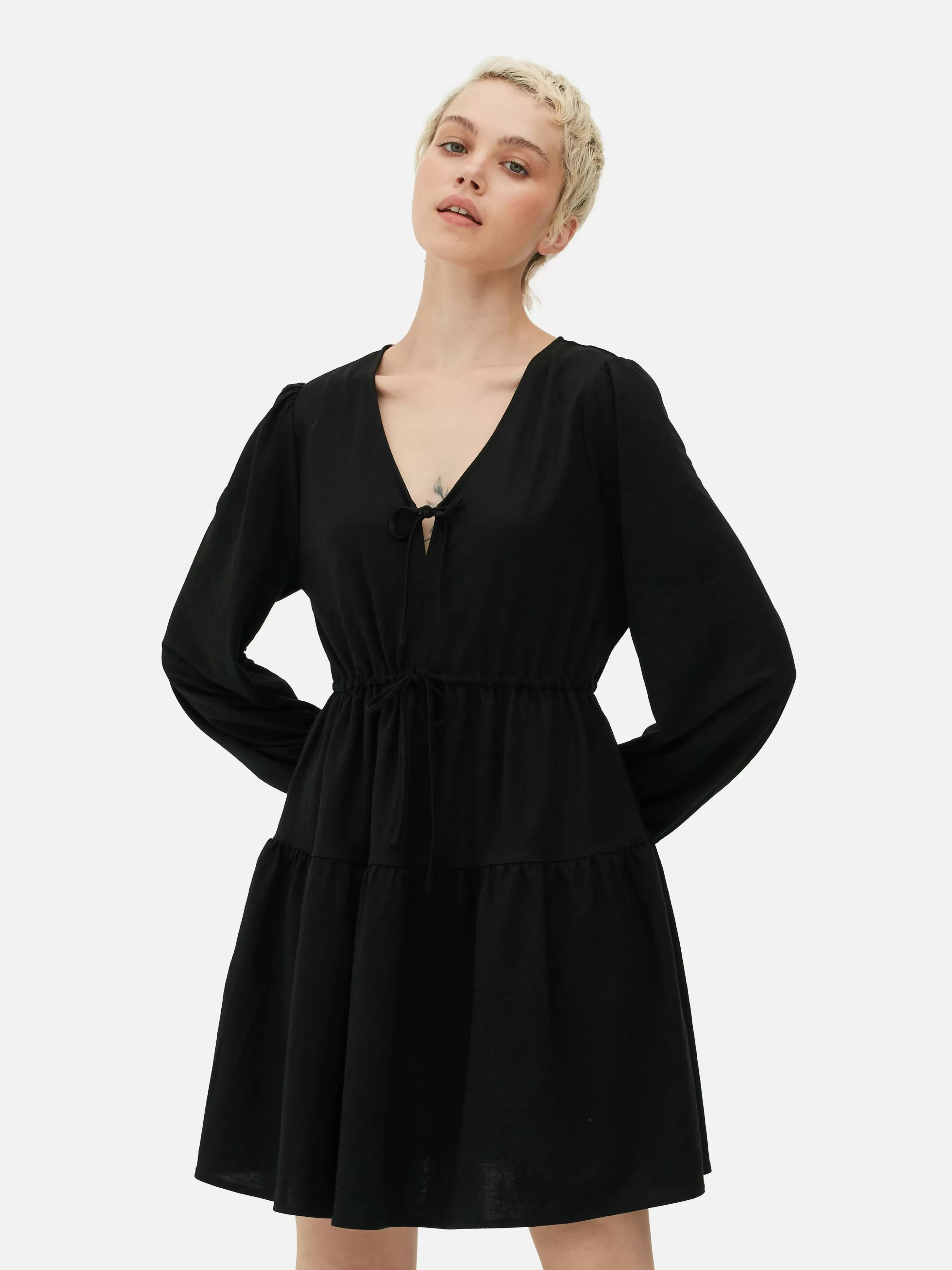 New Primark Mini Robe à Smocks Avec Col En V Et Liens à Nouer Noir